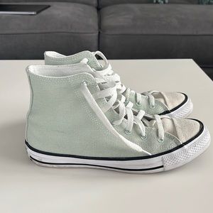 CONVERSE FREE PEOPLE CHUCK 70. Womens Size: 8. Made from recycled materials.